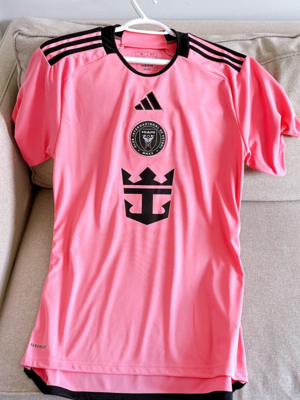 BRAND NEW WITH TAG MENS SIZE M MESSI TEE